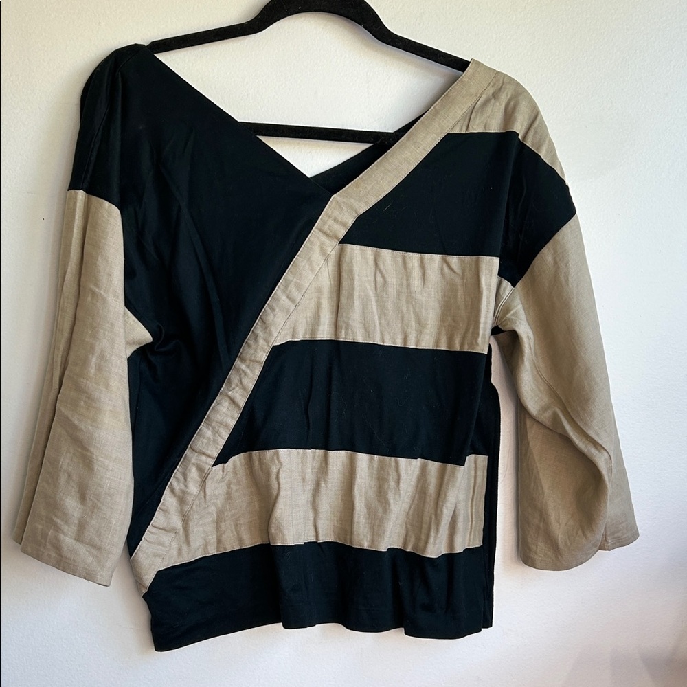 Striped Black and Tan V-Neck Long Sleeve Top - Unbranded